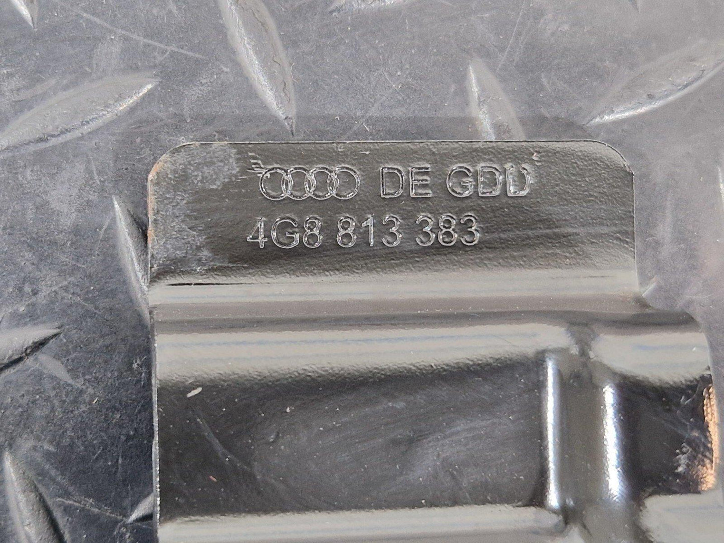 10-18 AUDI A7 4G S-LINE GENUINE OEM MOUNTING TIE DOWN EYE 4G8813383