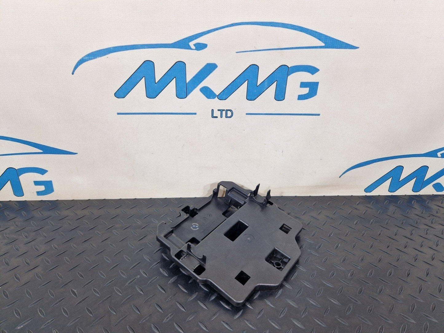 18-ON MERCEDES BENZ SPRINTER W907 OEM BATTERY TERMINAL TRIM A9075450900