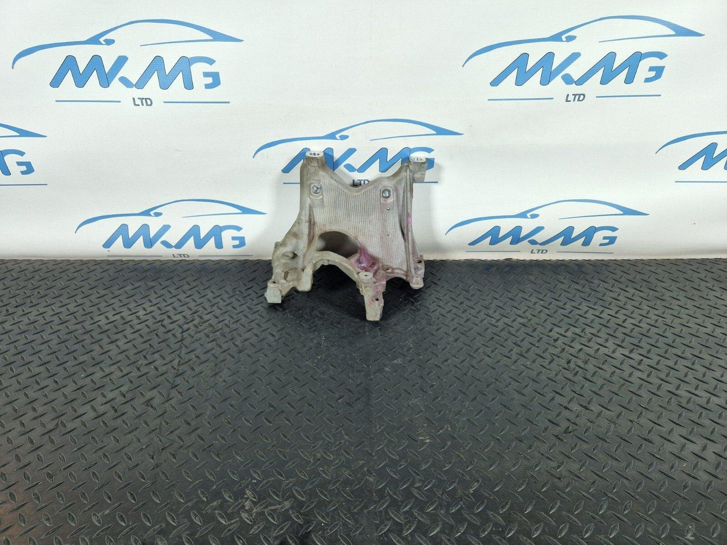 16-19 AUDI A4 B9 GENUINE FRONT LEFT N/S SIDE ENGINE MOUNT BRACKET 8W0399295E