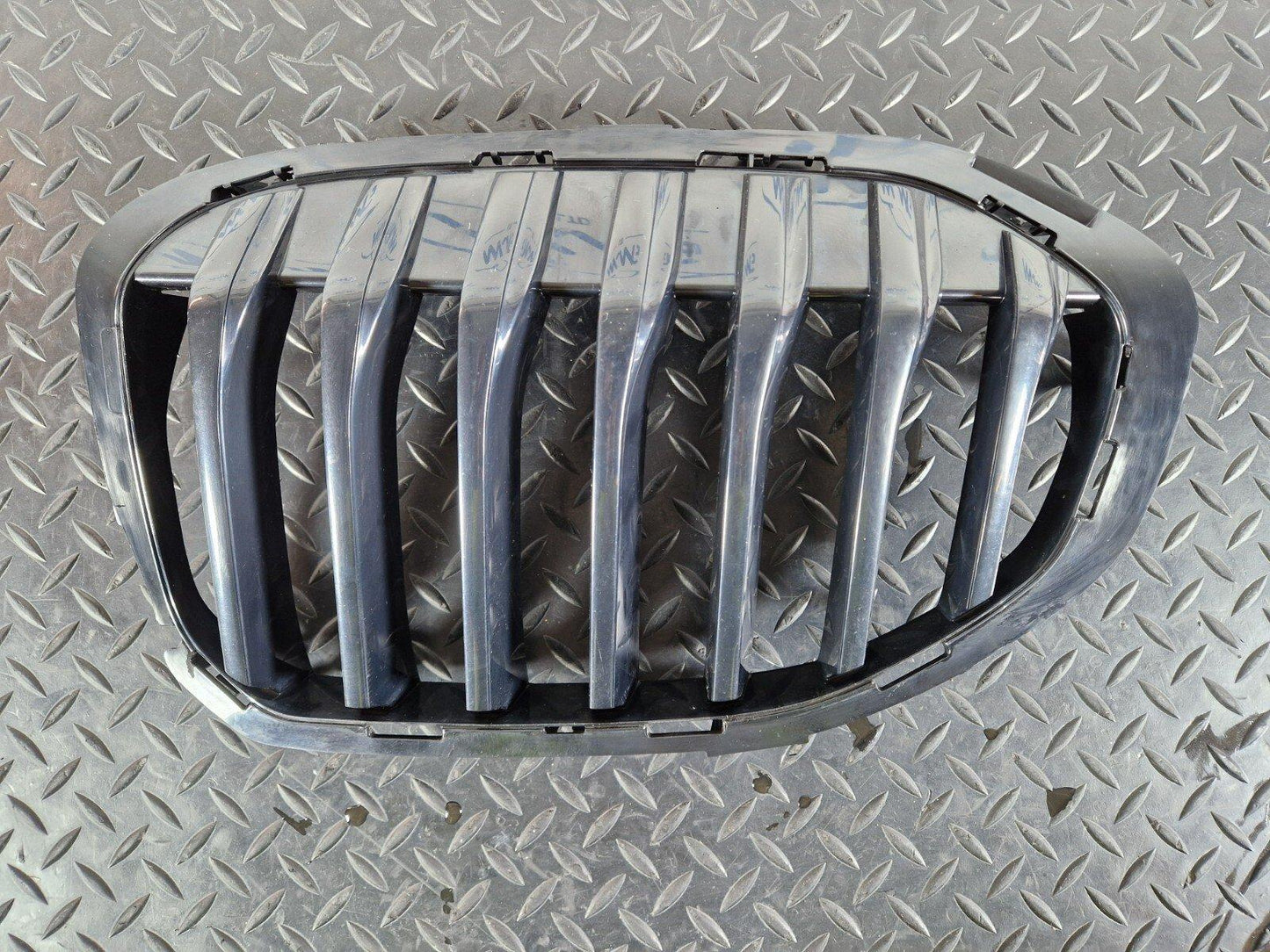20-24 BMW 1 SERIES F40 FRONT BUMPER LEFT SIDE KIDNEY GRILL 7450959 7450957