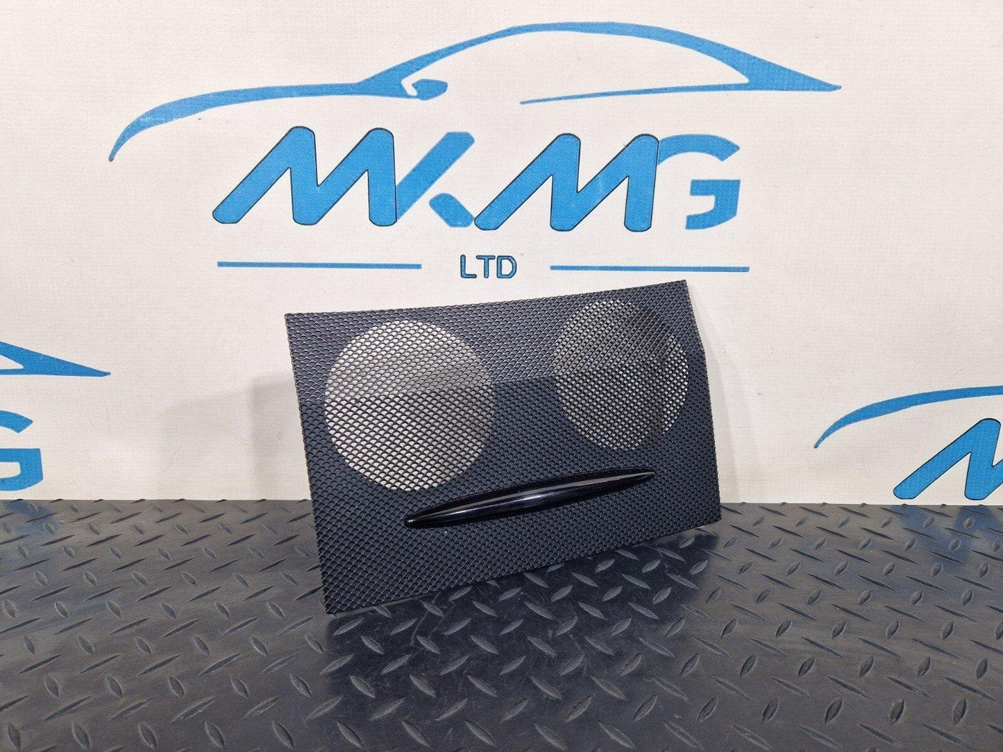 14-23 MERCEDES VITO W447 DASHBOARD CENTER SPEAKER COVER & PARKING SENSOR DISPLAY