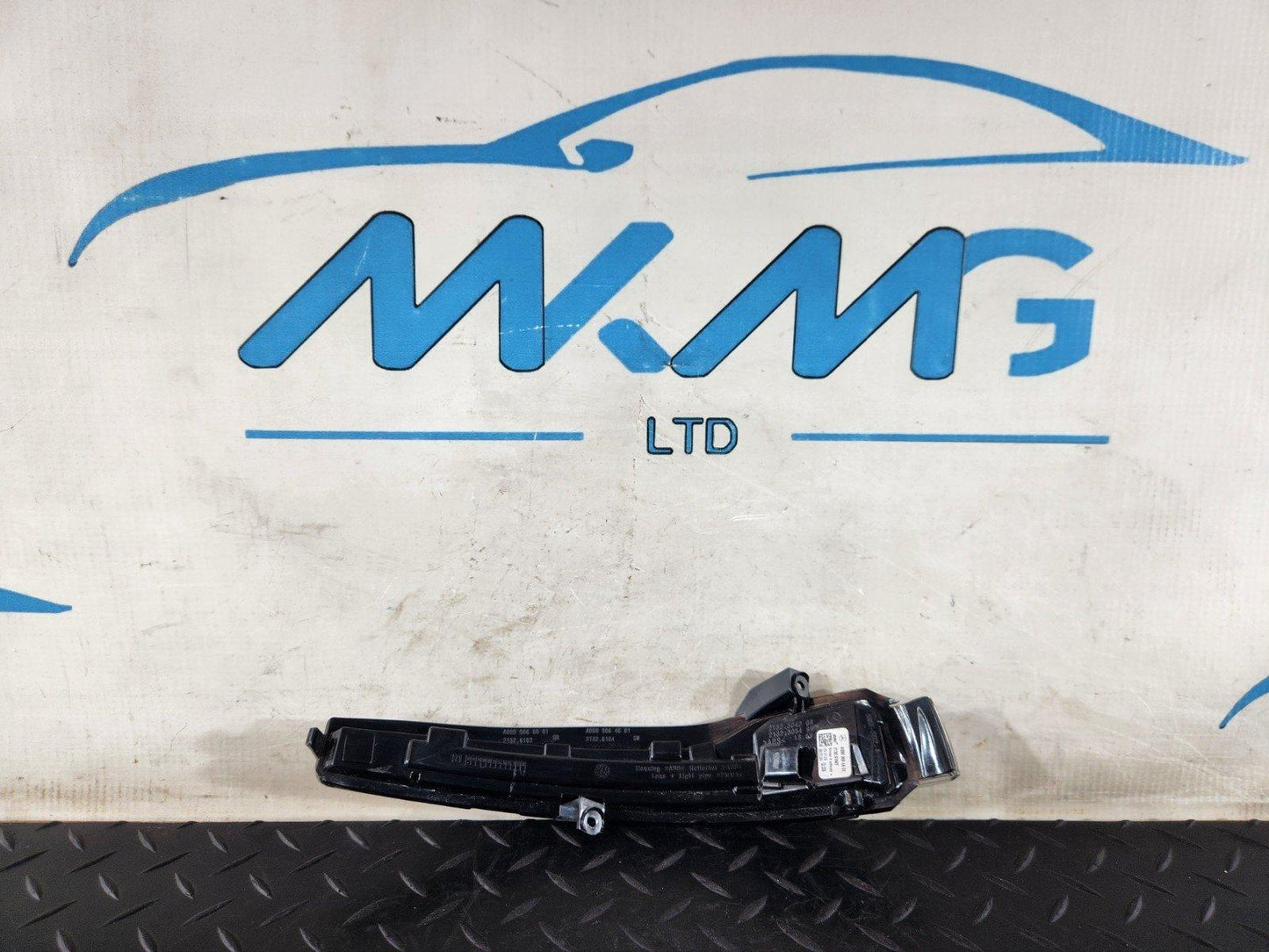 MERCEDES BENZ B CLASS W247 RIGHT O/S WING MIRROR TURN SIGNAL LIGHT A0999064601