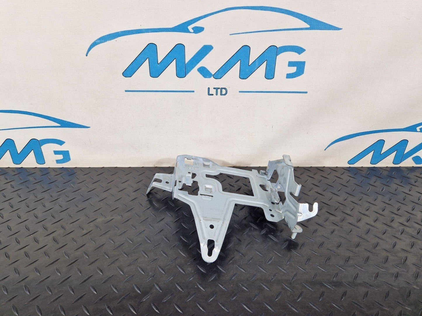 14-21 MERCEDES BENZ W205 FUSE BOX RELAY HOLDER BRACKET A2055451740