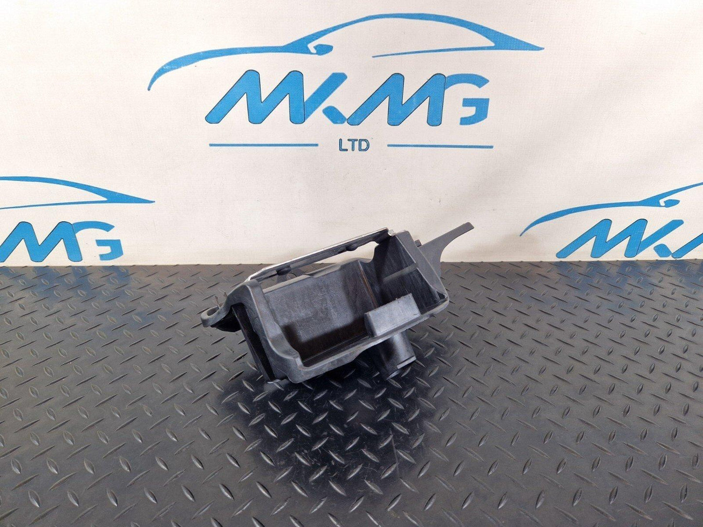 14-21 MERCEDES BENZ C300h W205 GENUINE BATTERY HOLDER BRACKET A2055451640