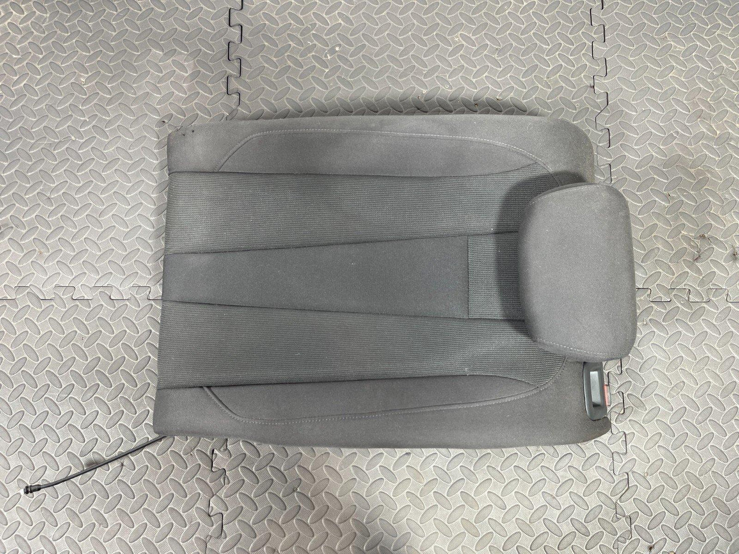 16-19 AUDI A4 B9 SALOON GENUINE REAR LEFT BACKREST SEAT WITH HEADREST CLOTH