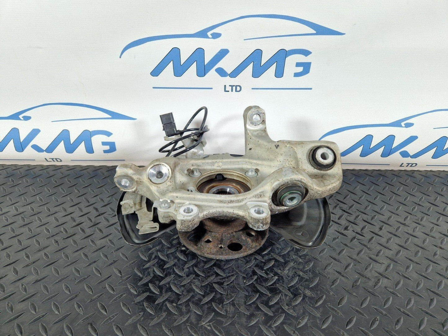 14-21 MERCEDES BENZ C220d W205 REAR LEFT PASSENGER SIDE WHEEL HUB A2055467380