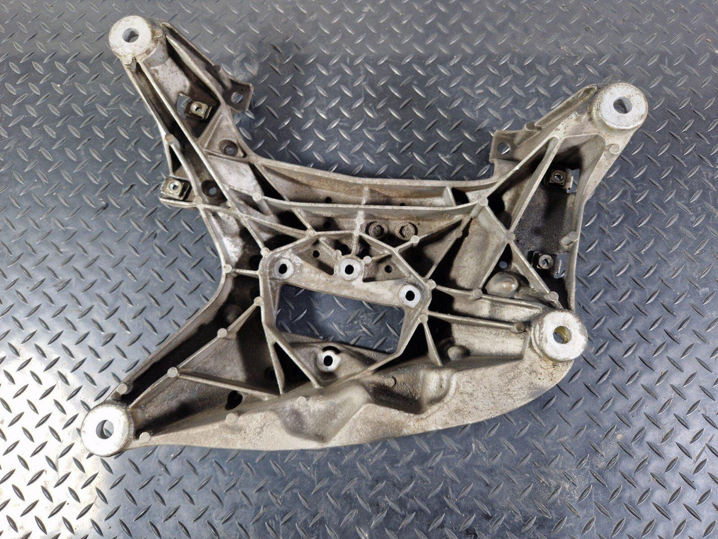 16-23 AUDI S5 COUPE AUTOMATIC GEARBOX TRANSMISSION MOUNT BRACKET 8W0399262
