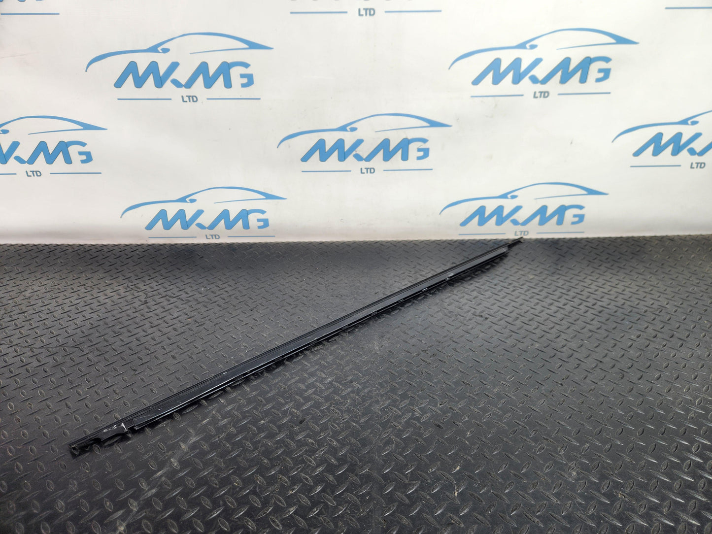 Land Rover Range Rover Evoque Front Right Outer Window Trim Strip K8D2201A38A
