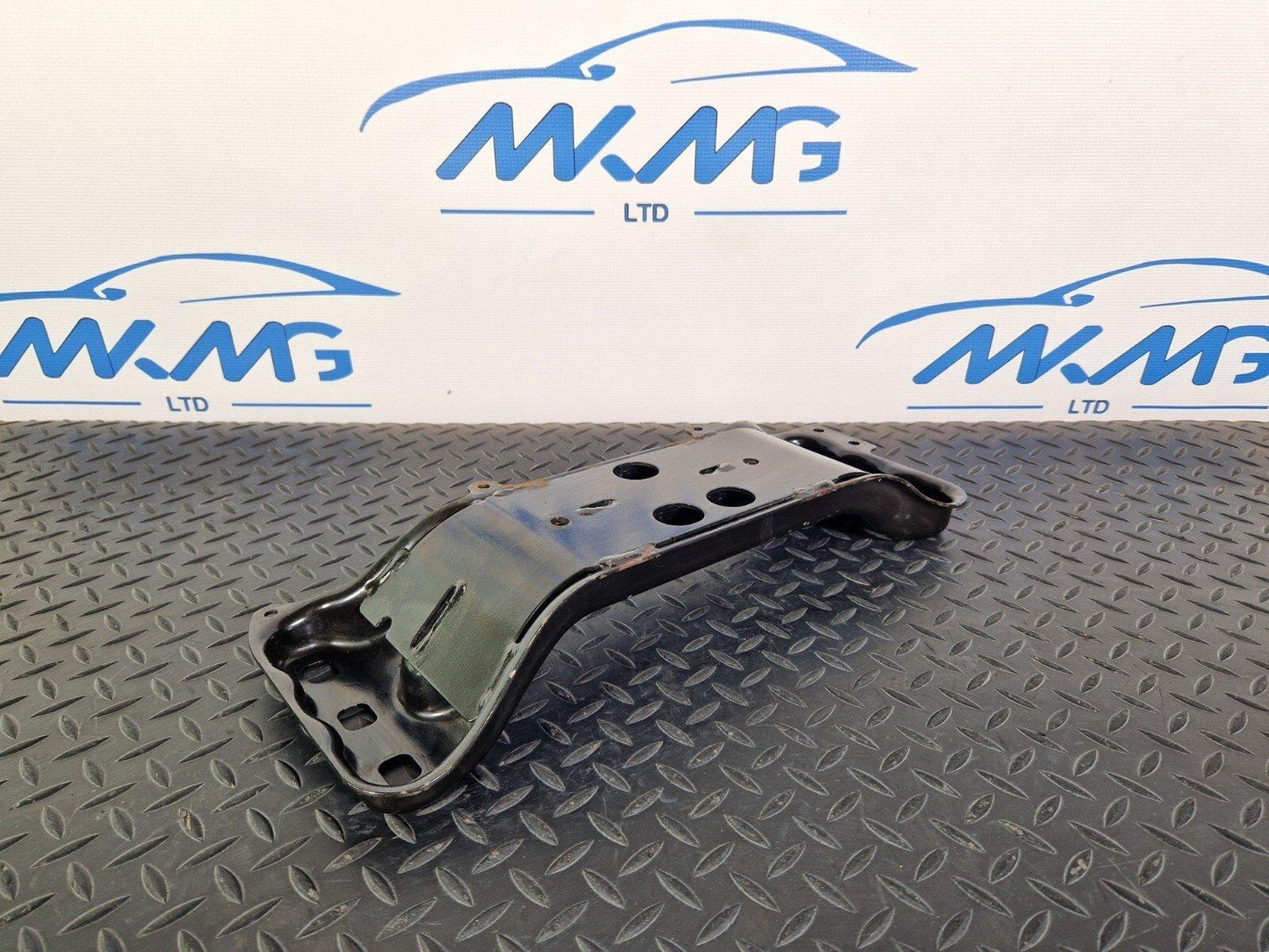 14-21 MERCEDES BENZ C200d W205 GEARBOX MOUNT BRACKET ENGINE CARRIER A2052402502