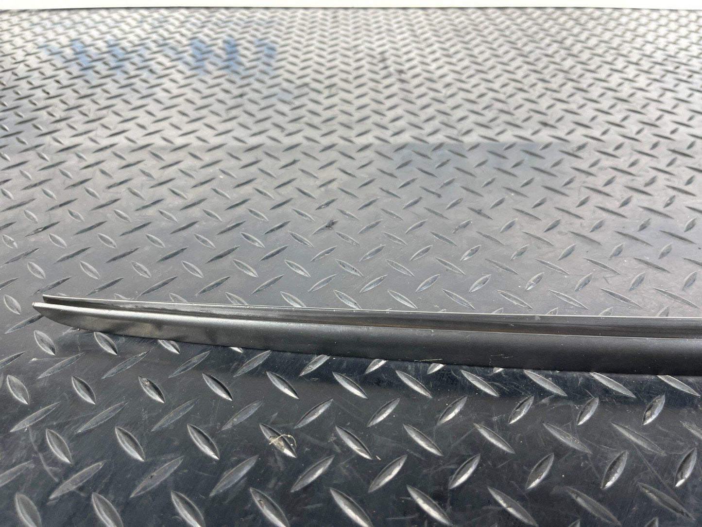 16-23 AUDI A5 SPORTBACK FRONT RIGHT  WINDSHIELD WATER DEFLECTOR STRIP 8W6854328B
