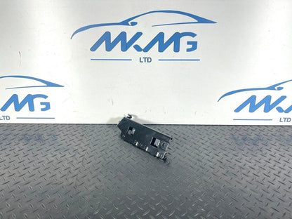 16-19 AUDI A4 B9 GENUINE GENUINE MOUNTING FOR TIE-DOWN EYE 8W9813981