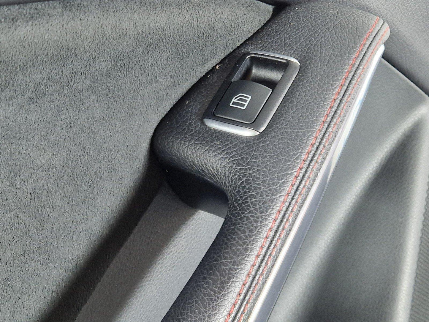 12-18 MERCEDES BENZ W176 GENUINE FRONT PASSENGER SIDE DOOR CARD PANEL