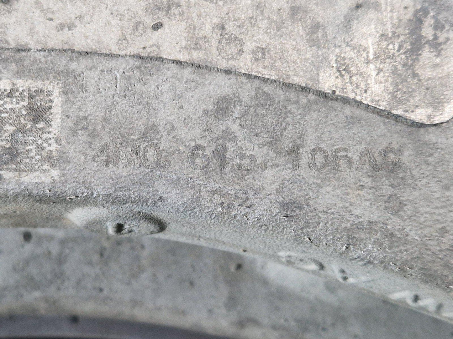 16-20 AUDI Q7 4M GENUINE FRONT RIGHT O/S COMPLETE BRAKE CALIPER 4M0615106