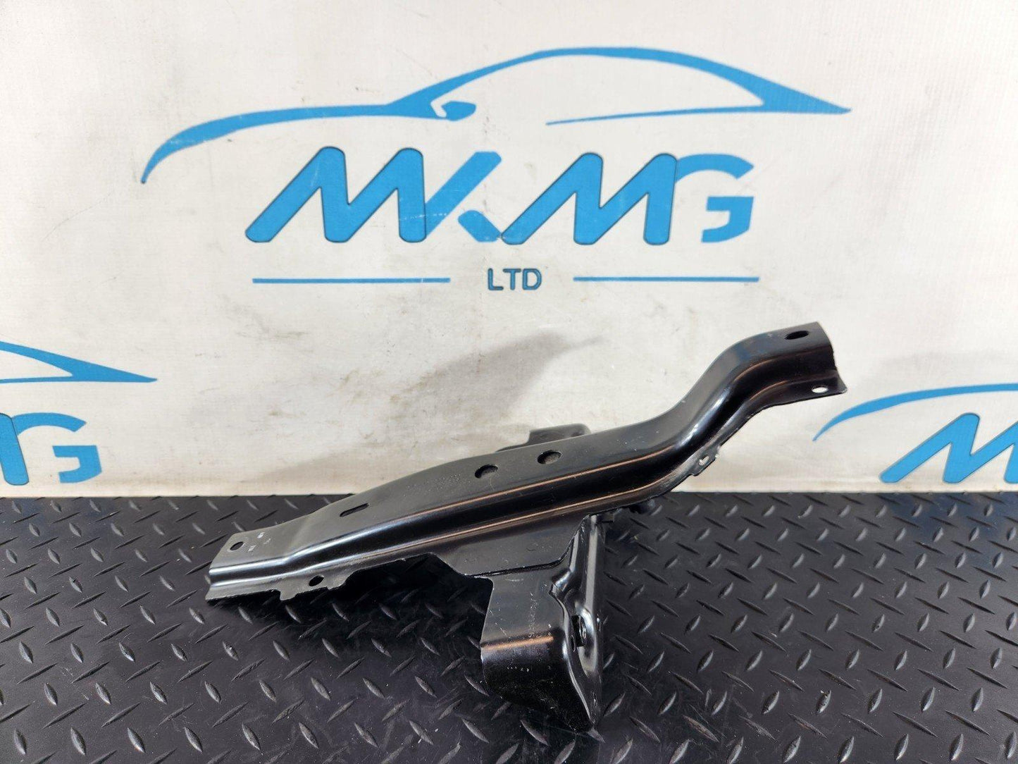 19-ON MERCEDES BENZ B CLASS W247 BATTERY MOUNT HOLDER BRACKET A1776265300