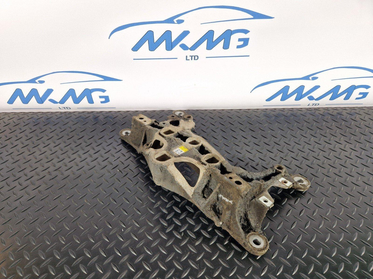 16-19 AUDI A4 B9 GENUINE MANUAL GEARBOX TRANSMISSION BRACKET 8W0399262AD