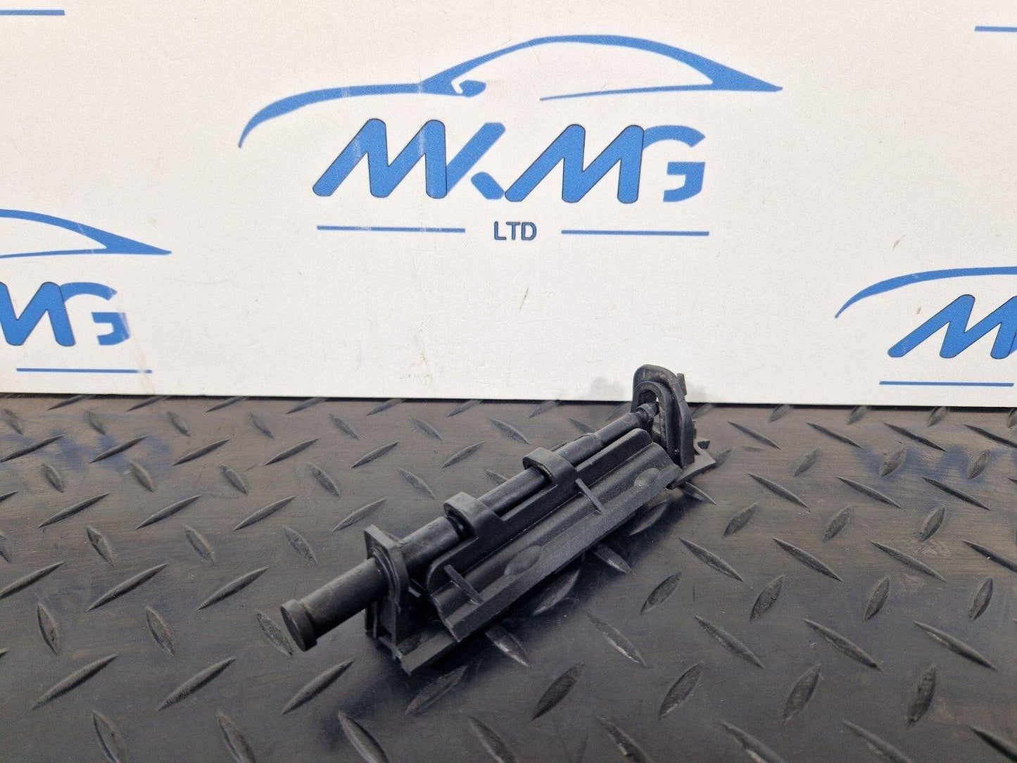16-19 AUDI A4 B9 S-LINE REAR BUMPER BRACKET GUIDE LEFT PASSENGER SIDE 8W5807889