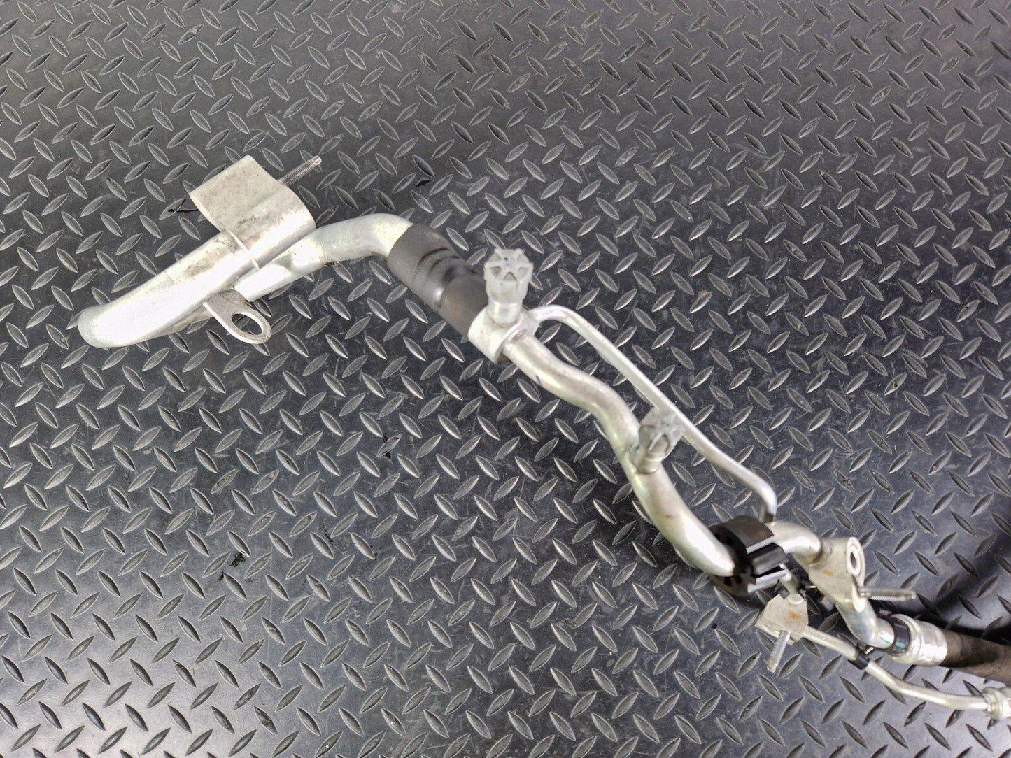 14-21 MERCEDES BENZ C300h W205 AC AIR CONDITIONING PIPE HOSE HYBRID A2058307504