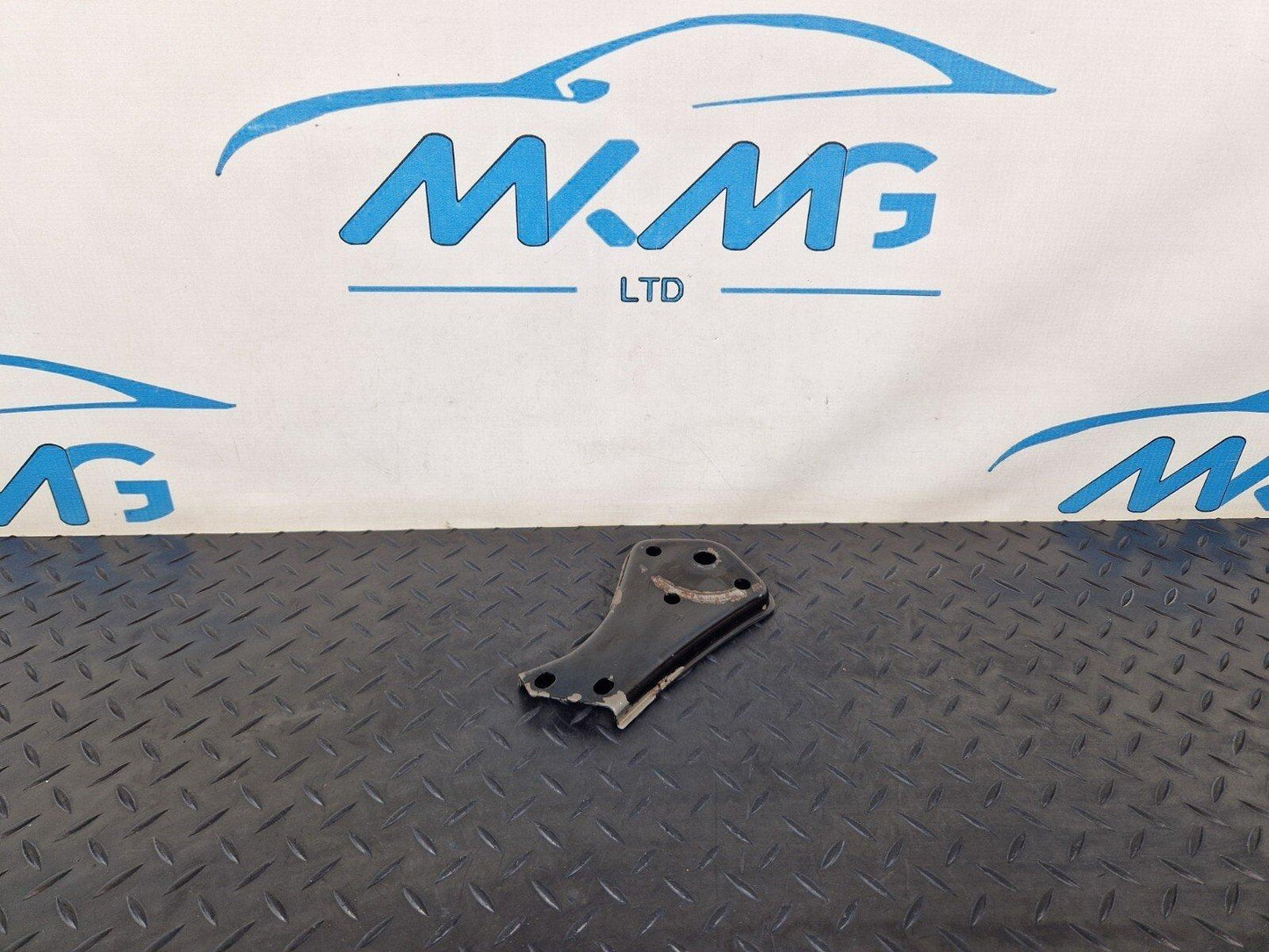 14-21 MERCEDES BENZ W205 REAR SUBFRAME RIGHT SIDE STOP PLATE A2053520800