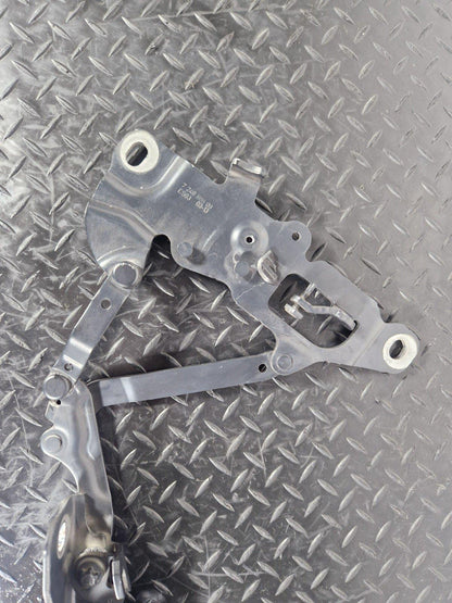11-18 BMW 6 SERIES F06 BONNET HINGE DRIVER RIGHT SIDE 7249888