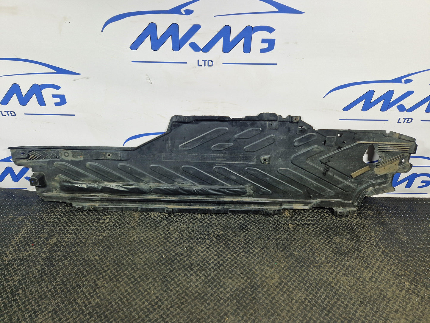 MERCEDES C CLASS W205 LEFT SIDE UNDERBODY COVER UNDERTRAY SHIELD A2056841900