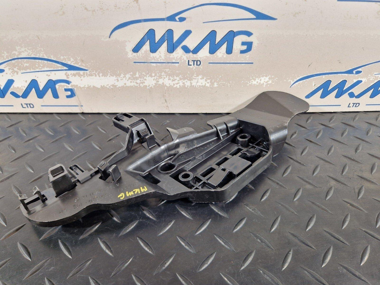 11-19 MERCEDES BENZ ML W166 OEM FRONT LEFT N/S DOOR LOCK BRACKET A1667231114