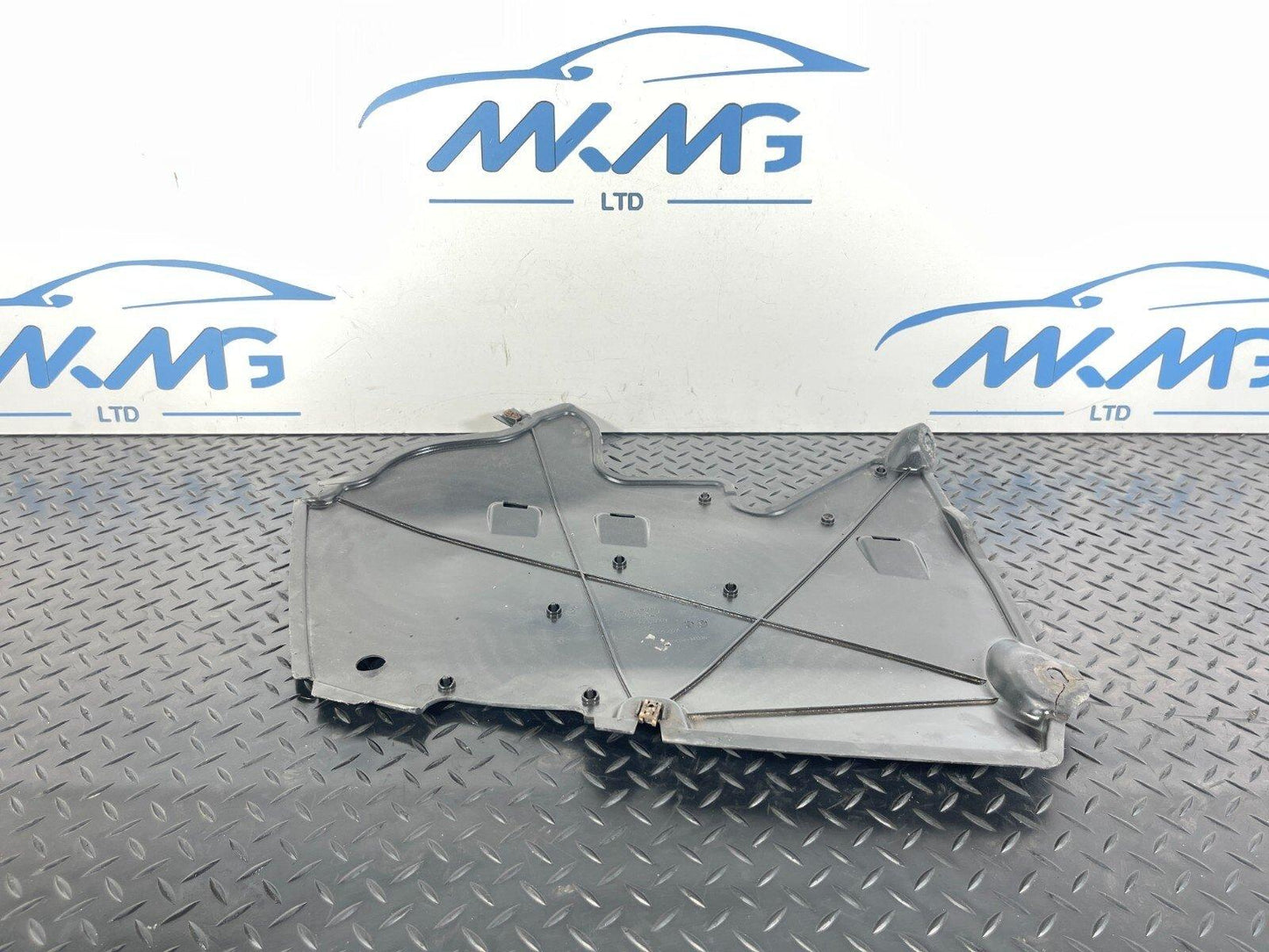 16-19 AUDI A4 B9 S-LINE GENUINE REAR LEFT SIDE UNDERTRAY COVER 8W0825217A