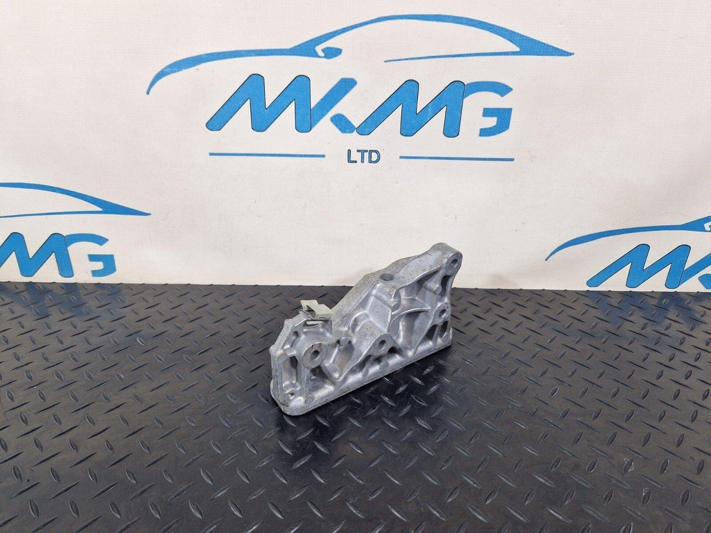 19-ON MERCEDES BENZ A CLASS W177 ENGINE CARRIER BRACKET MOUNT A6542230004