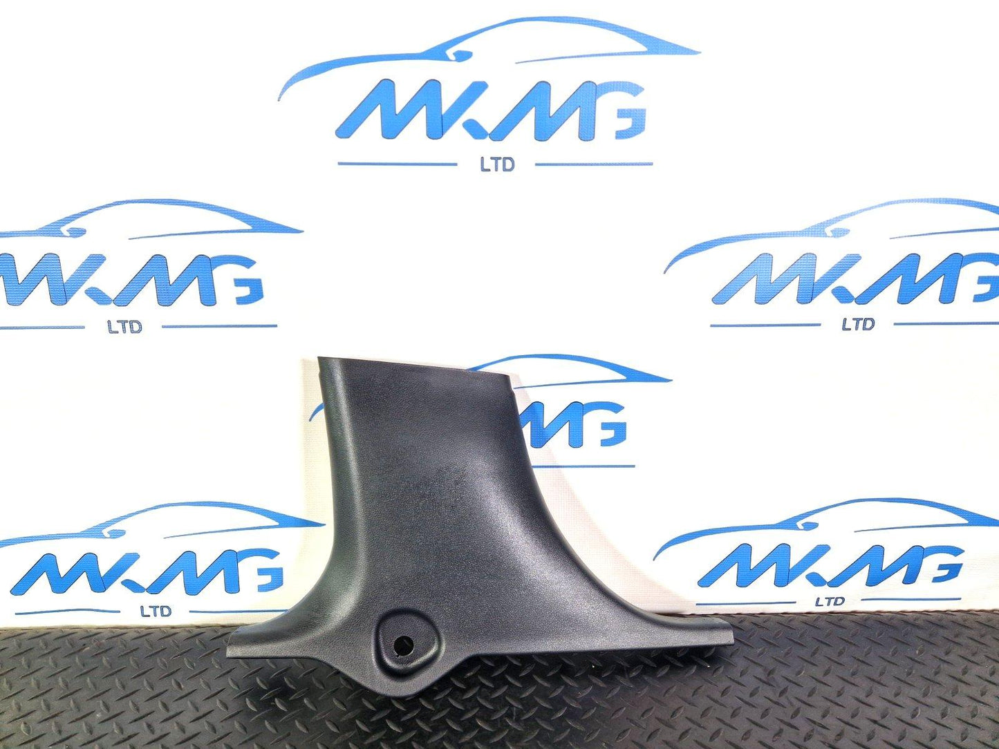 12-18 MERCEDES BENZ W176 PASSENGER SIDE LOWER B-PILLAR COVER TRIM A1766920100