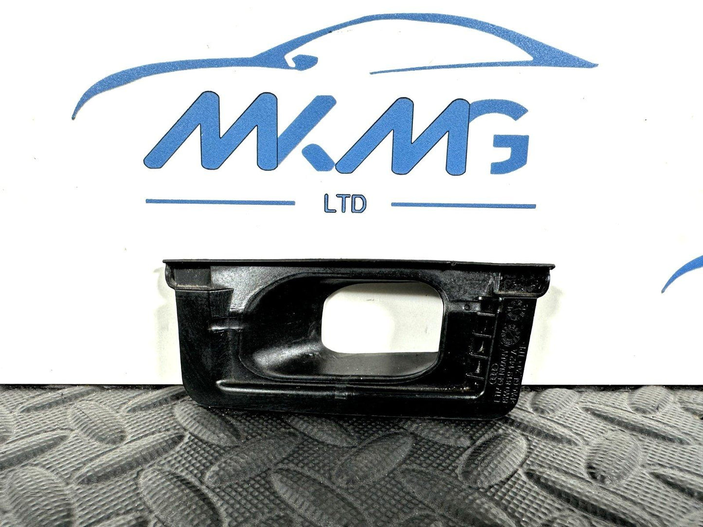 16-19 AUDI A4 B9 SALOON GENUINE FRONT RIGHT REINFORCEMENT BEAM SEAL 8W0819142A