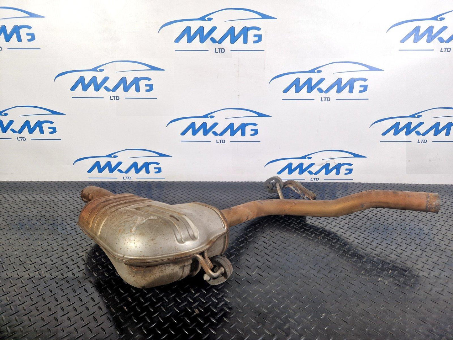 16-19 AUDI A4 B9 GENUINE EXHAUST BACKBOX SILENCER 8W0253411D 8W0119C