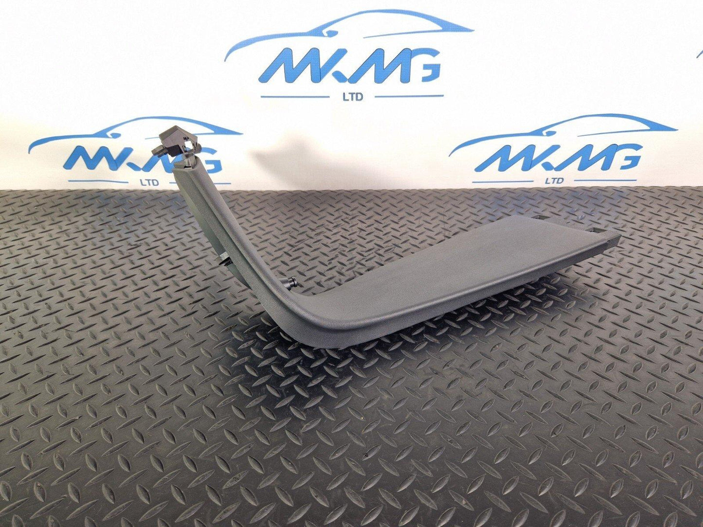 14-19 MERCEDES BENZ GLA X156 TAILGATE COVER TRIM LEFT A1567400171 A1567401900