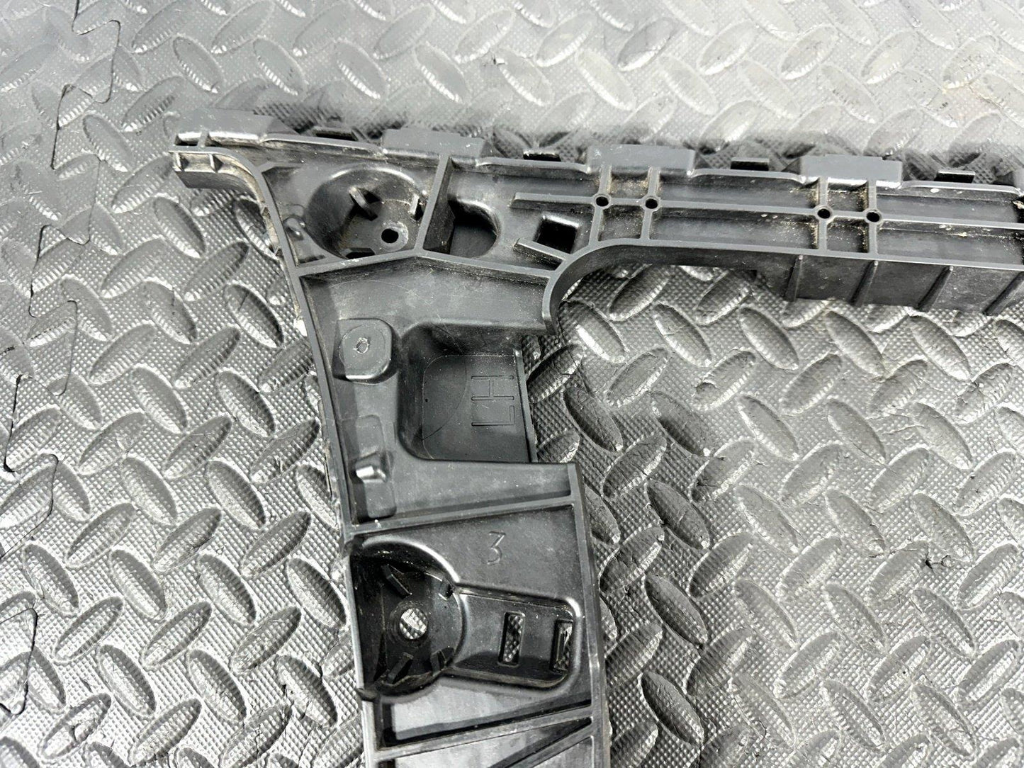 16-19 AUDI A4 B9 AVANT GENUINE REAR LEFT SIDE BUMPER BRACKET 8W9807453