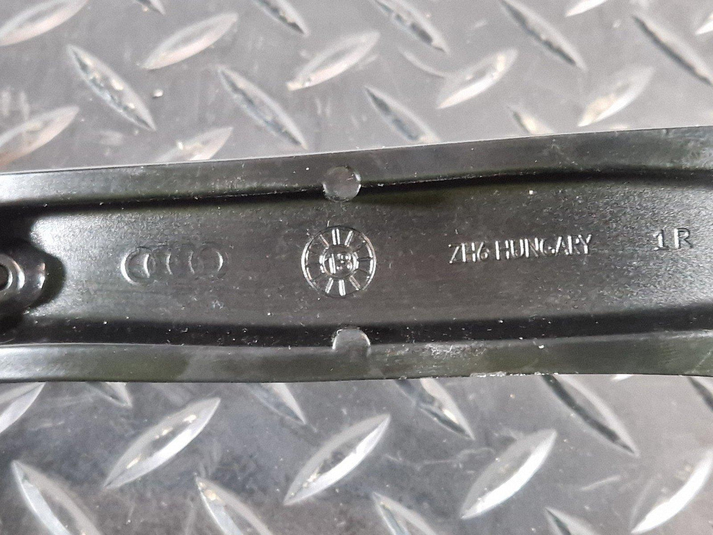 16-20 AUDI Q7 4M GENUINE FRONT RIGHT DRIVER O/S WIPER ARM 4M2955408