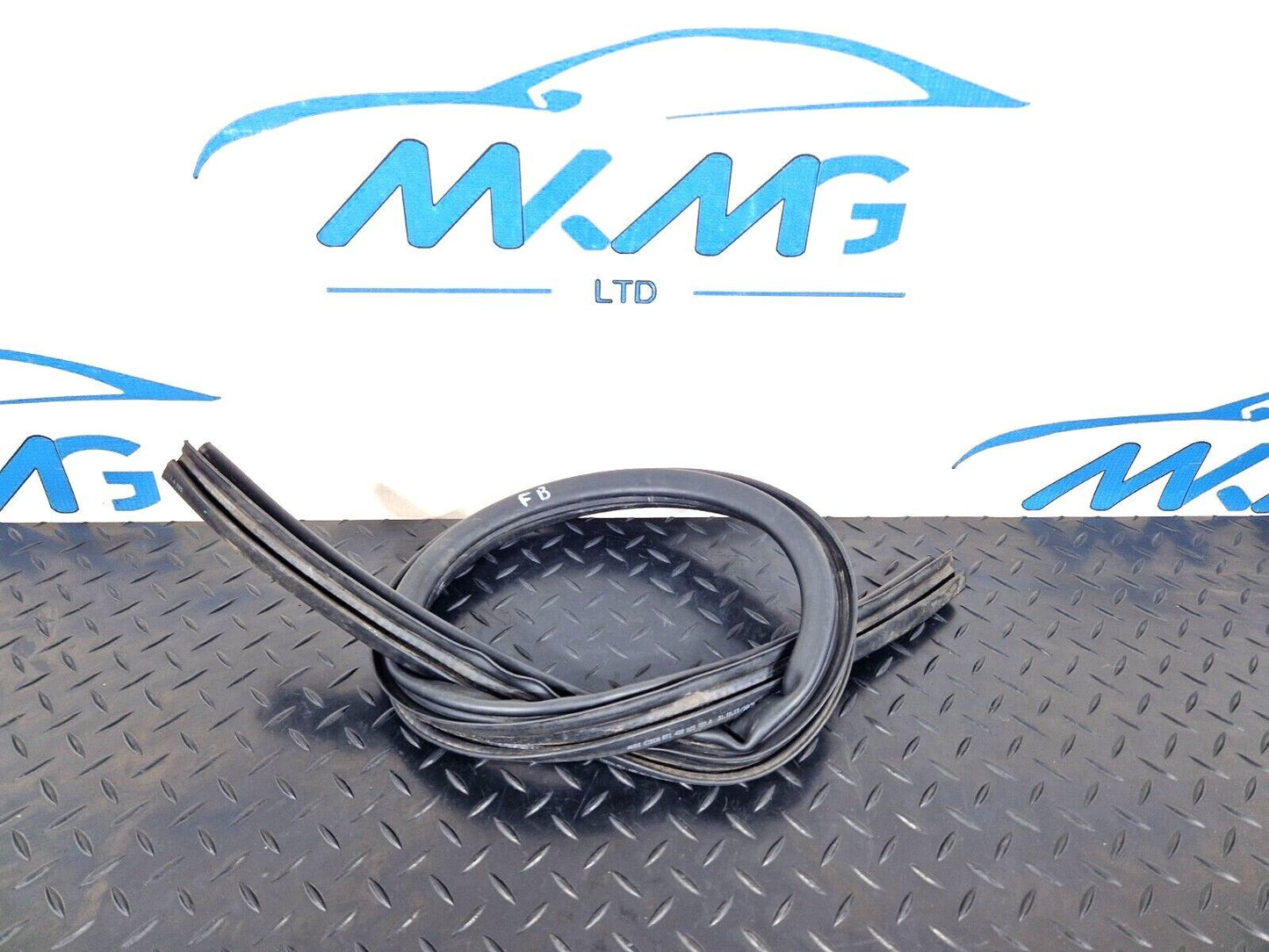 10-18 AUDI A7 4G S-LINE GENUINE ENGINE BAY BONNET RUBBER WEATHER SEAL 4G8823723A
