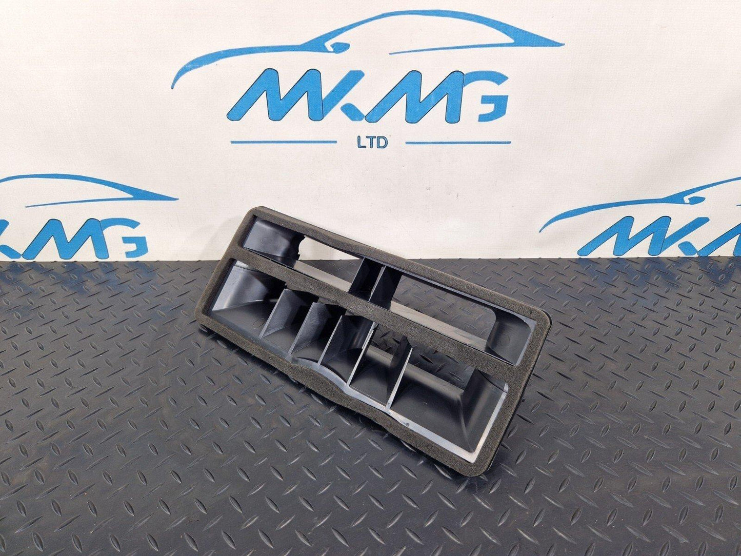 15-18 AUDI A7 4G GENUINE OEM CENTRE DEFROST AIR DUCT GRILLE CHANNEL 4G2858431