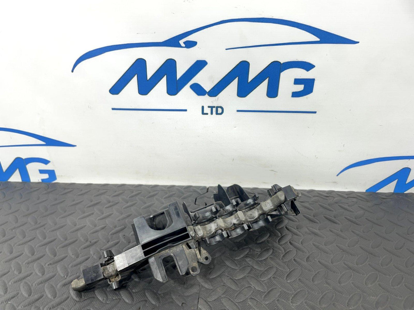 14-21 MERCEDES BENZ C300 W205 GENUINE LEFT SIDE CARRIER COPPING A2058310598