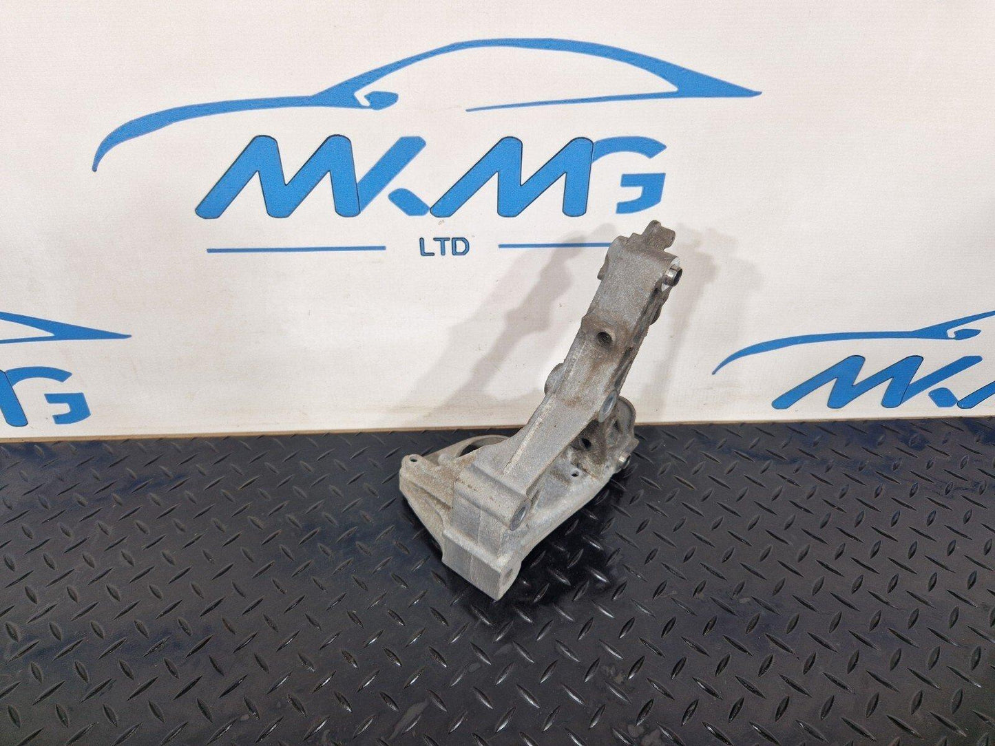 19-ON MERCEDES BENZ A CLASS EQ W177 ENGINE MOUNT CARRIER A2822232600