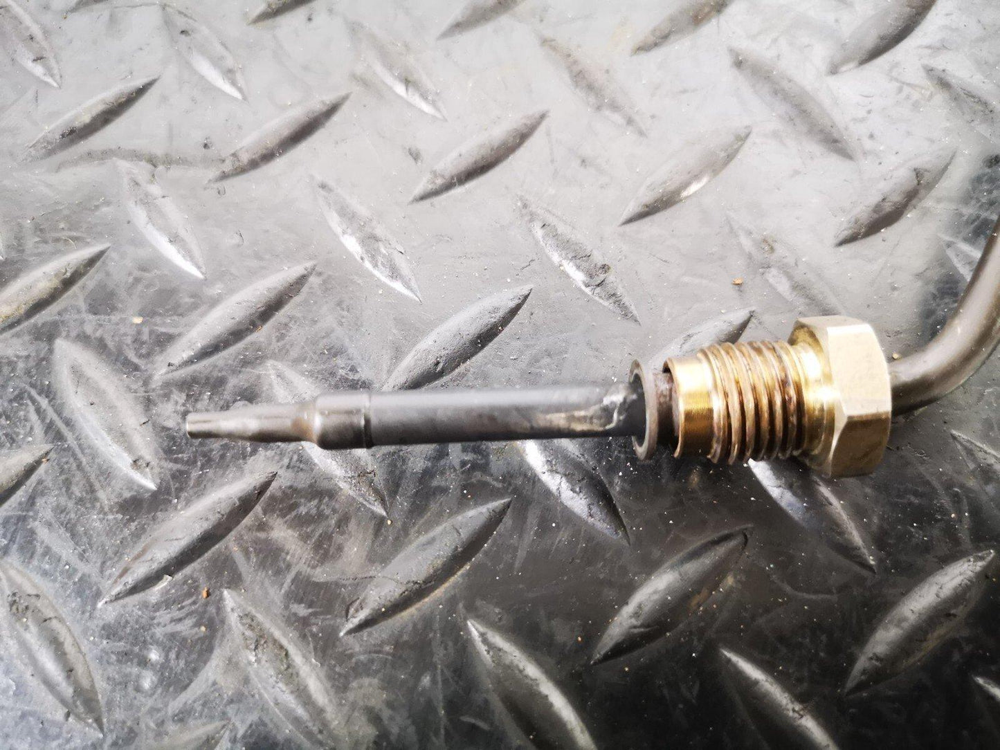 16-19 AUDI A4 B9 GENUINE V6 3.0TDI CSW EXHAUST TEMPERATURE SENSOR 4M0906088AA