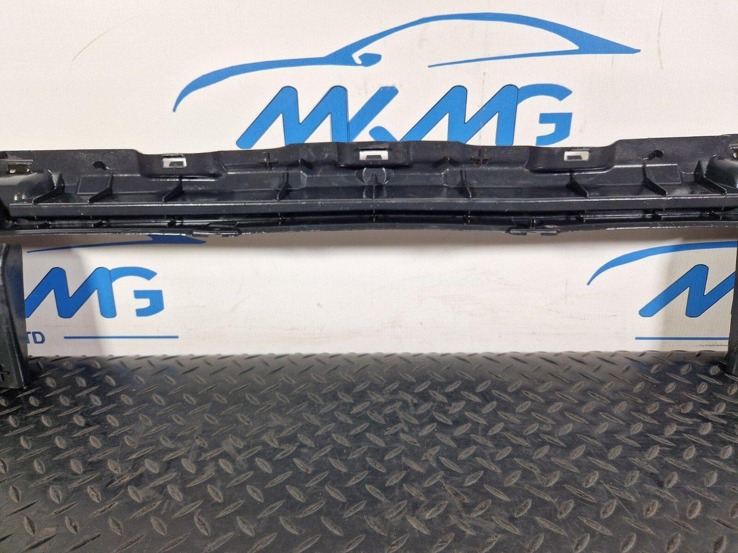 14-20 MERCEDES BENZ GLA X156  FRONT BUMPER CENTRE COVER SHROUD A1568854422