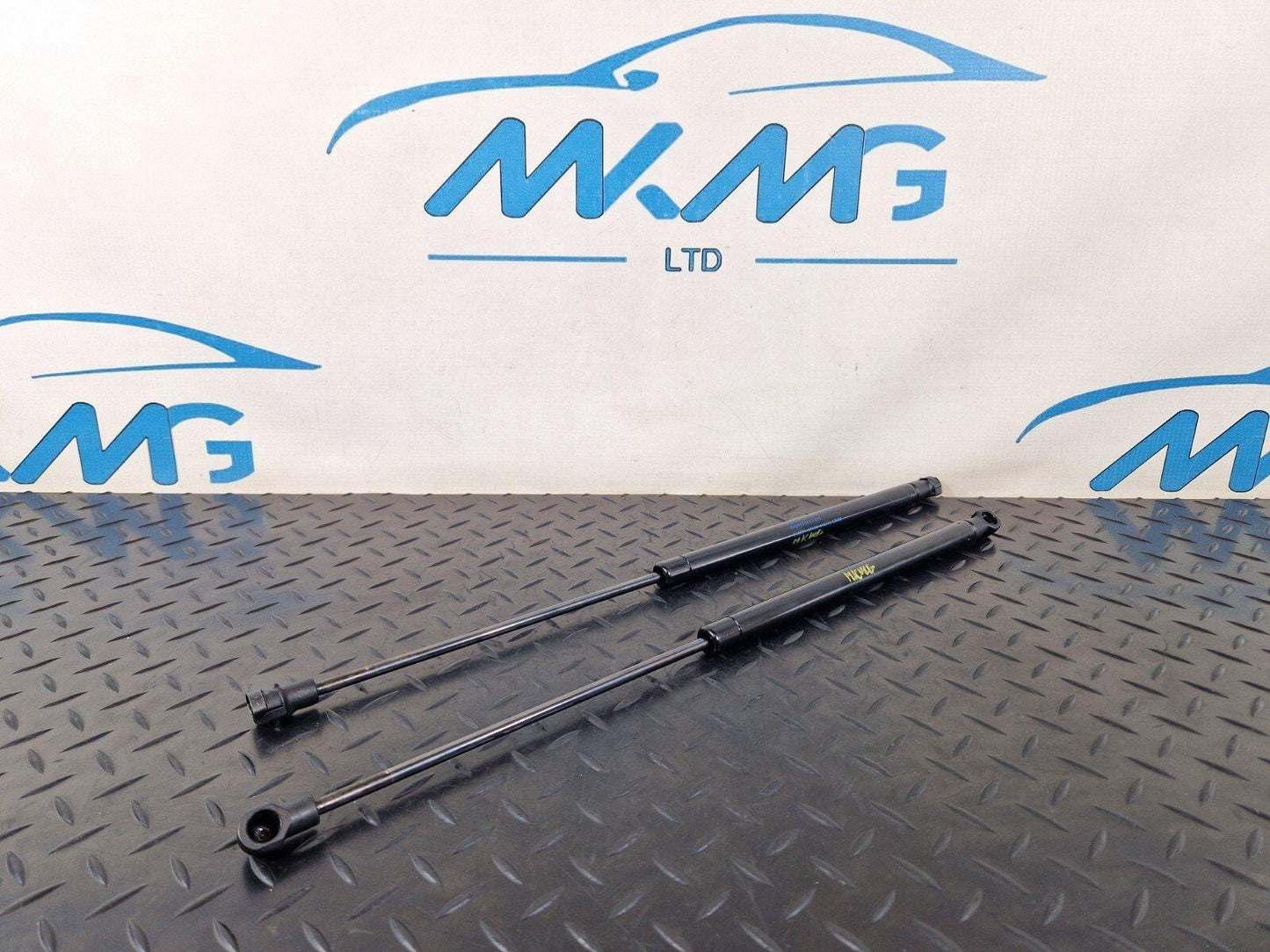 10-17 AUDI A8 4H PAIR OF REAR TAILGATE BOOT LID SUPPORT GAS STRUTS 4H0827551B