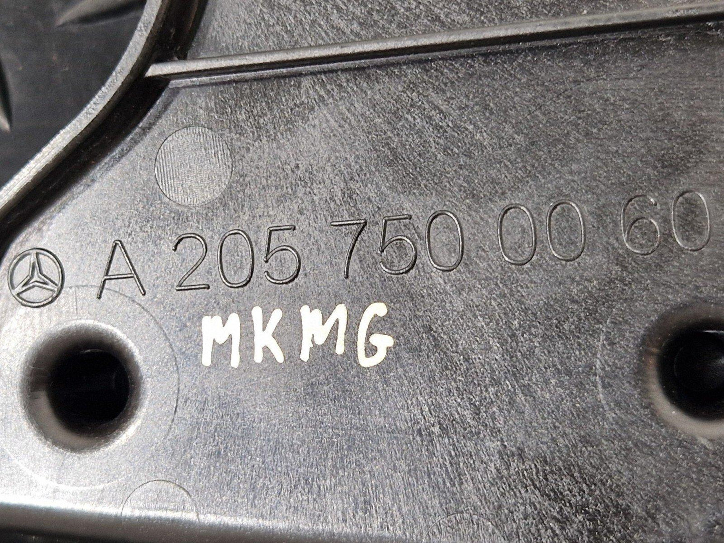 14-21 MERCEDES-BENZ C-CLASS C250D W205 MOTOR INSULATION TRIM COVER A2057500060