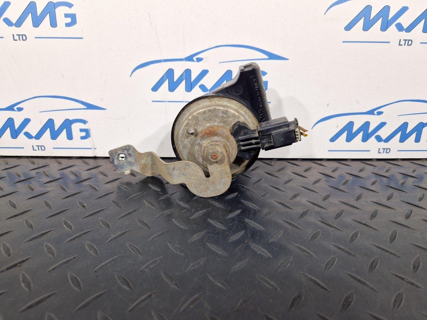 14-21 MERCEDES BENZ C200d W205 GENUINE FRONT LEFT N/S HORN SIGNAL A2055420920