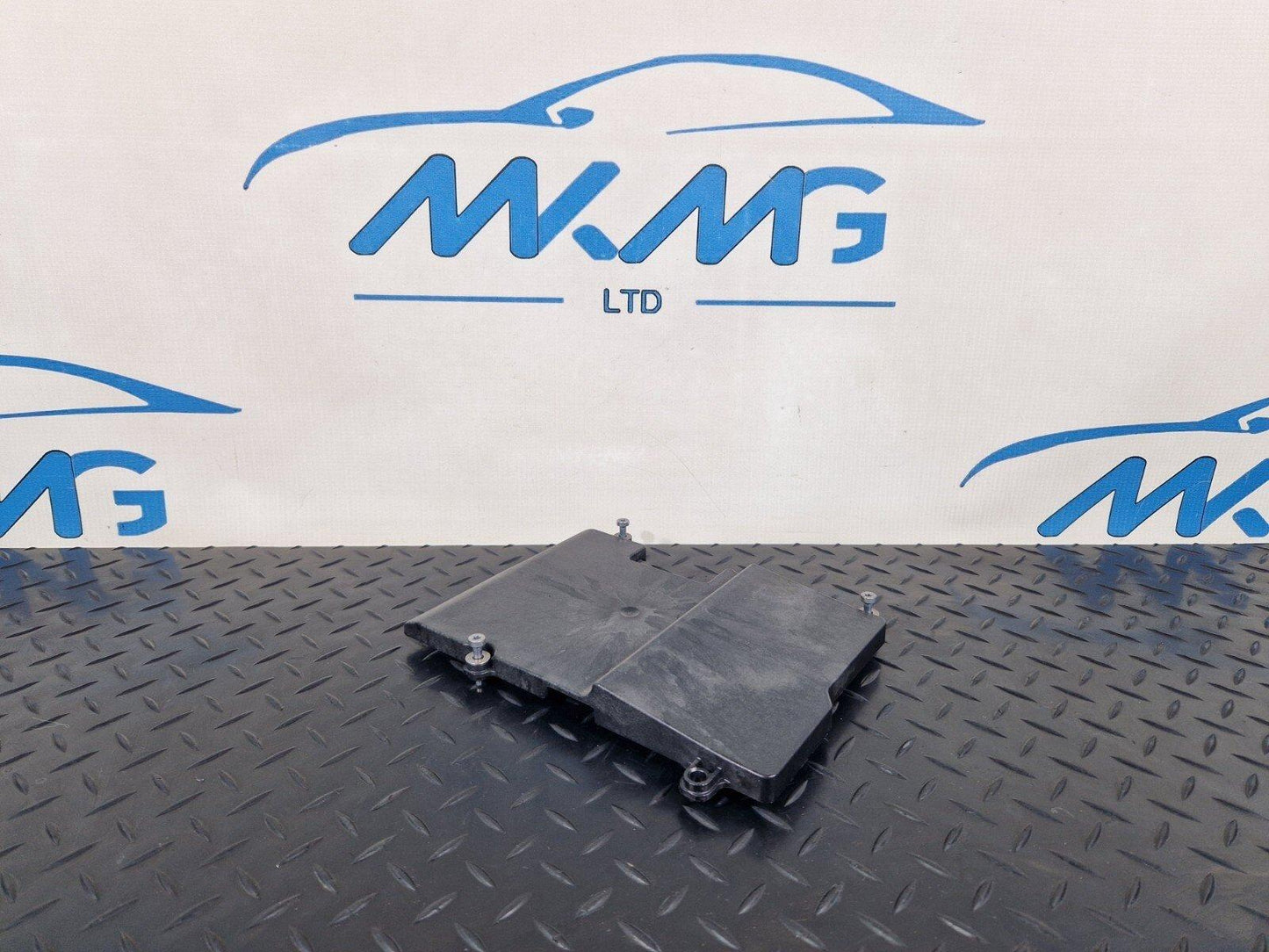 19-ON MERCEDES BENZ B CLASS W247 FUSE BOX RELAY TRIM COVER LID A2475457300