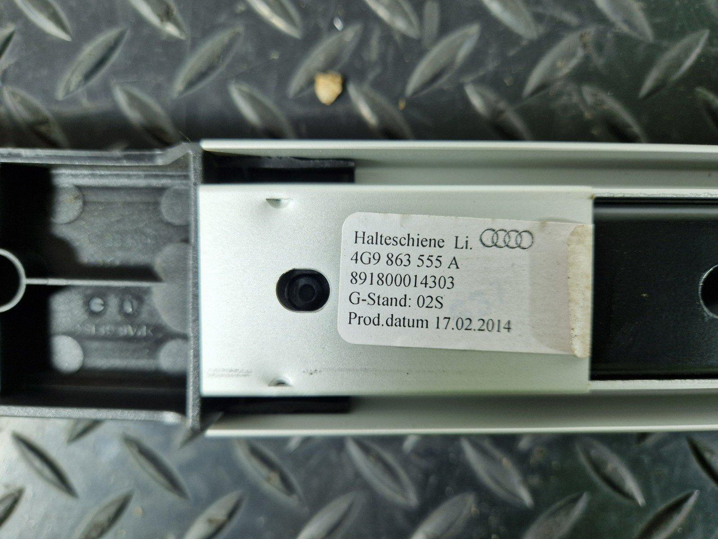12-18 AUDI A6 C7 GENUINE LEFT N/S BOOT LUGGAGE COMPARTMENT MOUNT RAIL 4G9863555A