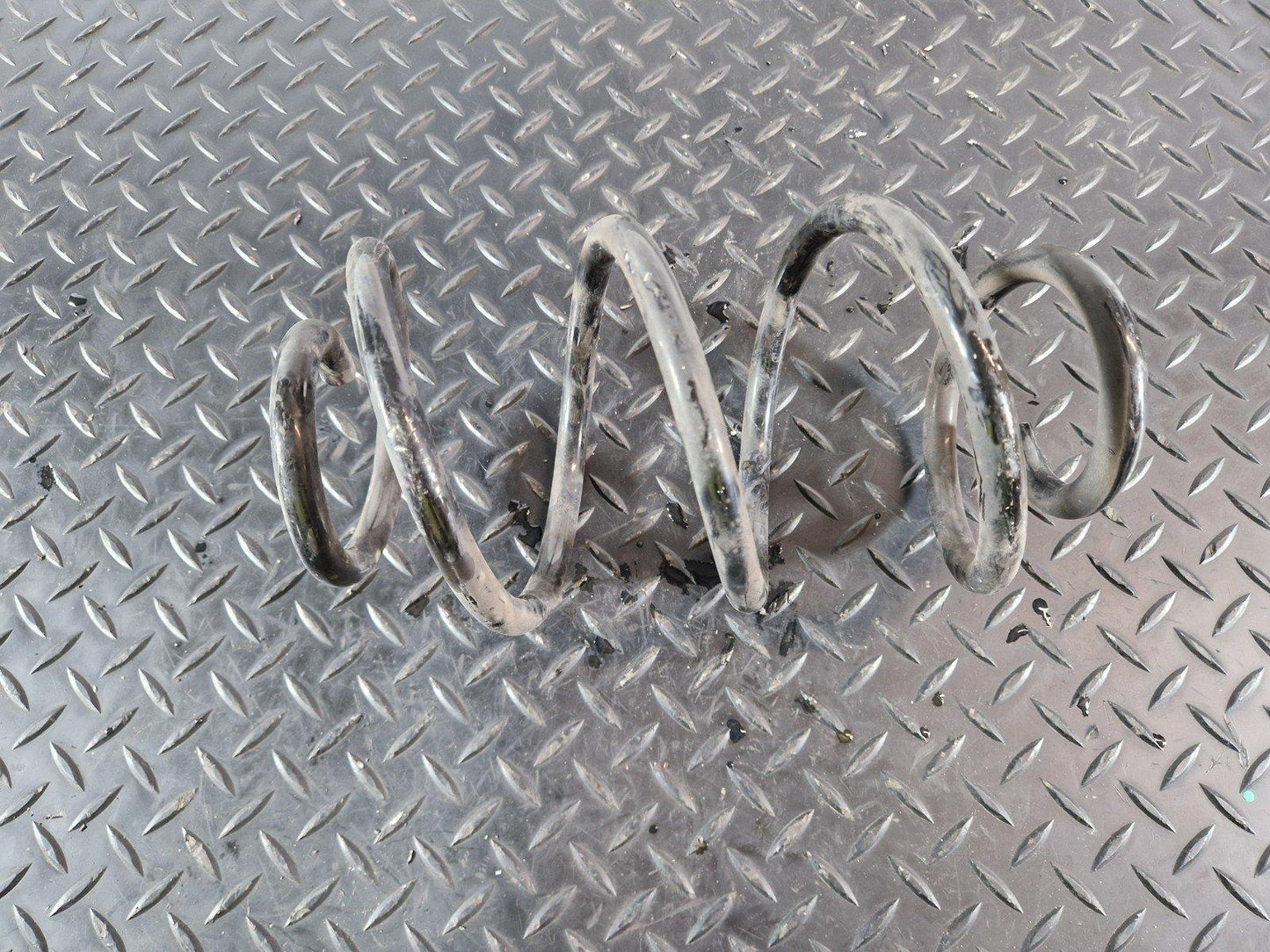 19-ON MERCEDES B CLASS W247 REAR COIL SPRING FITS LEFT & RIGHT A2473241800