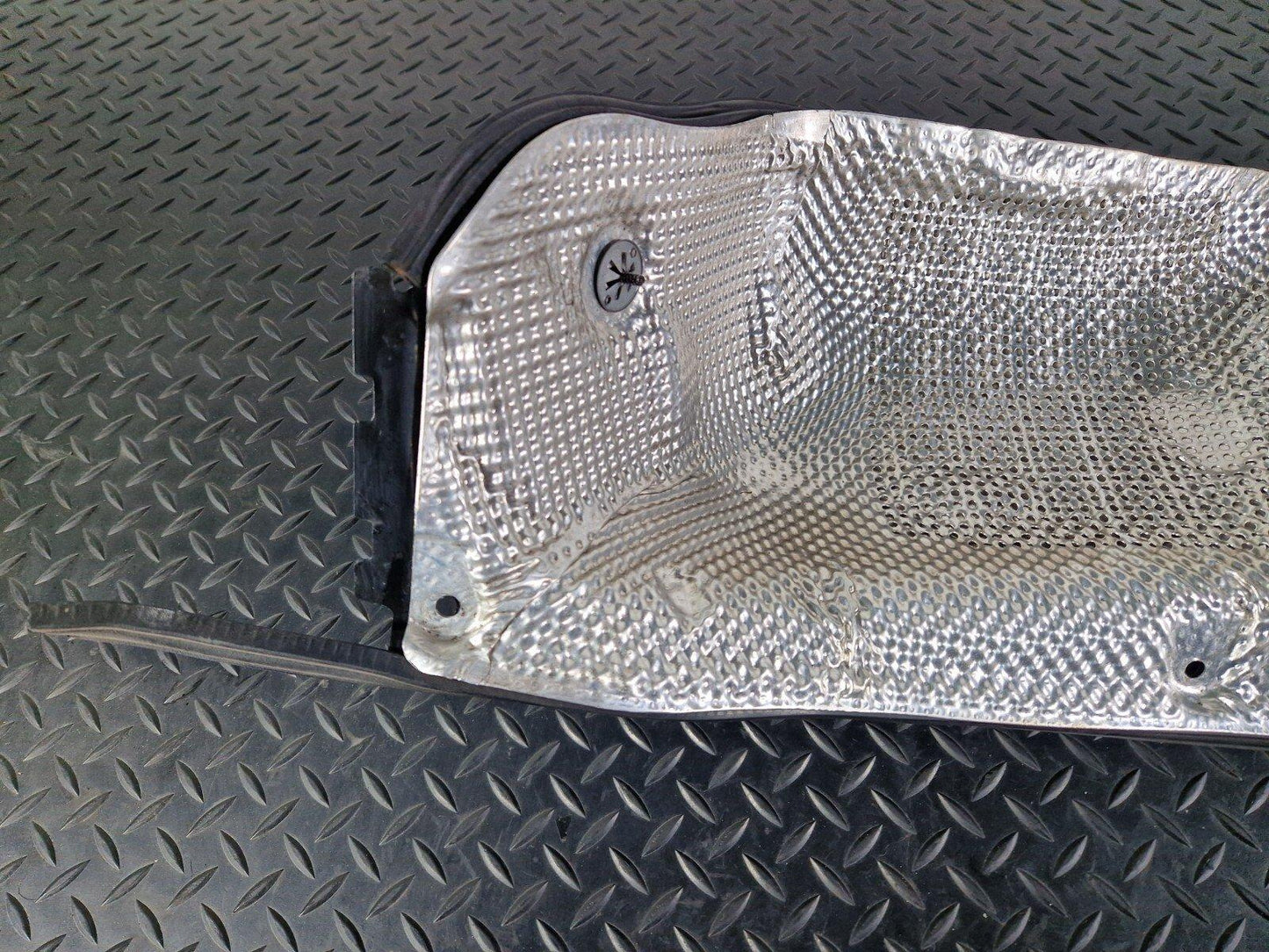 10-18 AUDI A7 4G S-LINE OEM HEAT PROTECTION 4G0804165B