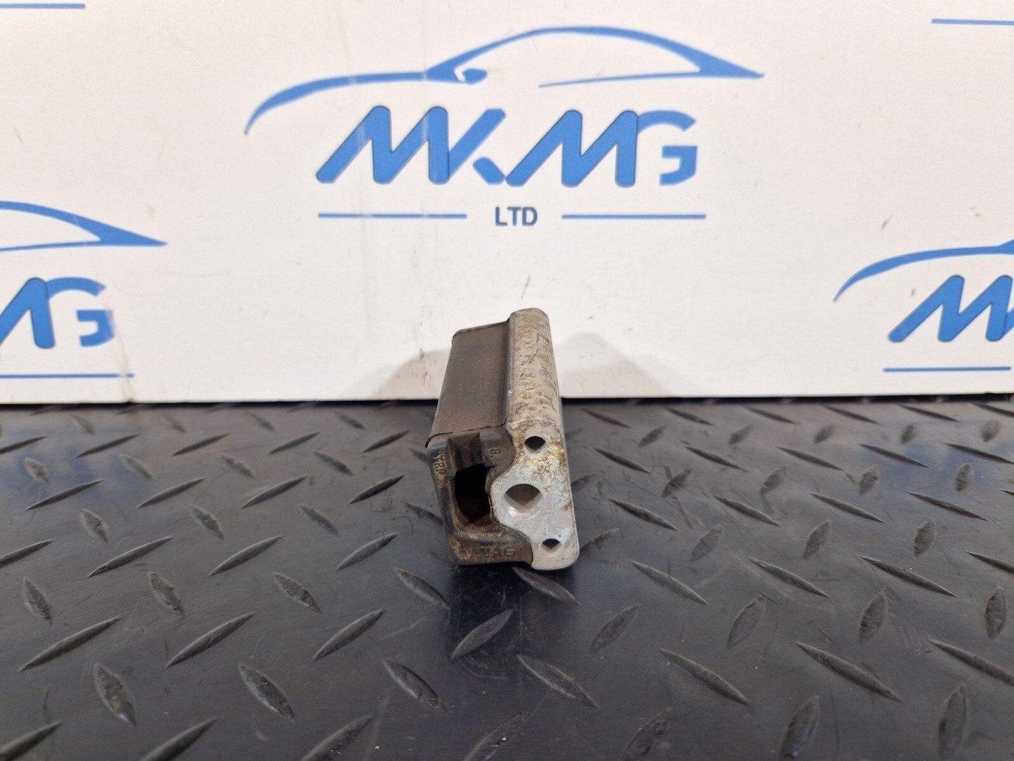 16-19 AUDI A4 B9 S-LINE OEM REAR SUSPENSION SUBFRAME RUBBER ABSORBER 8W0599271