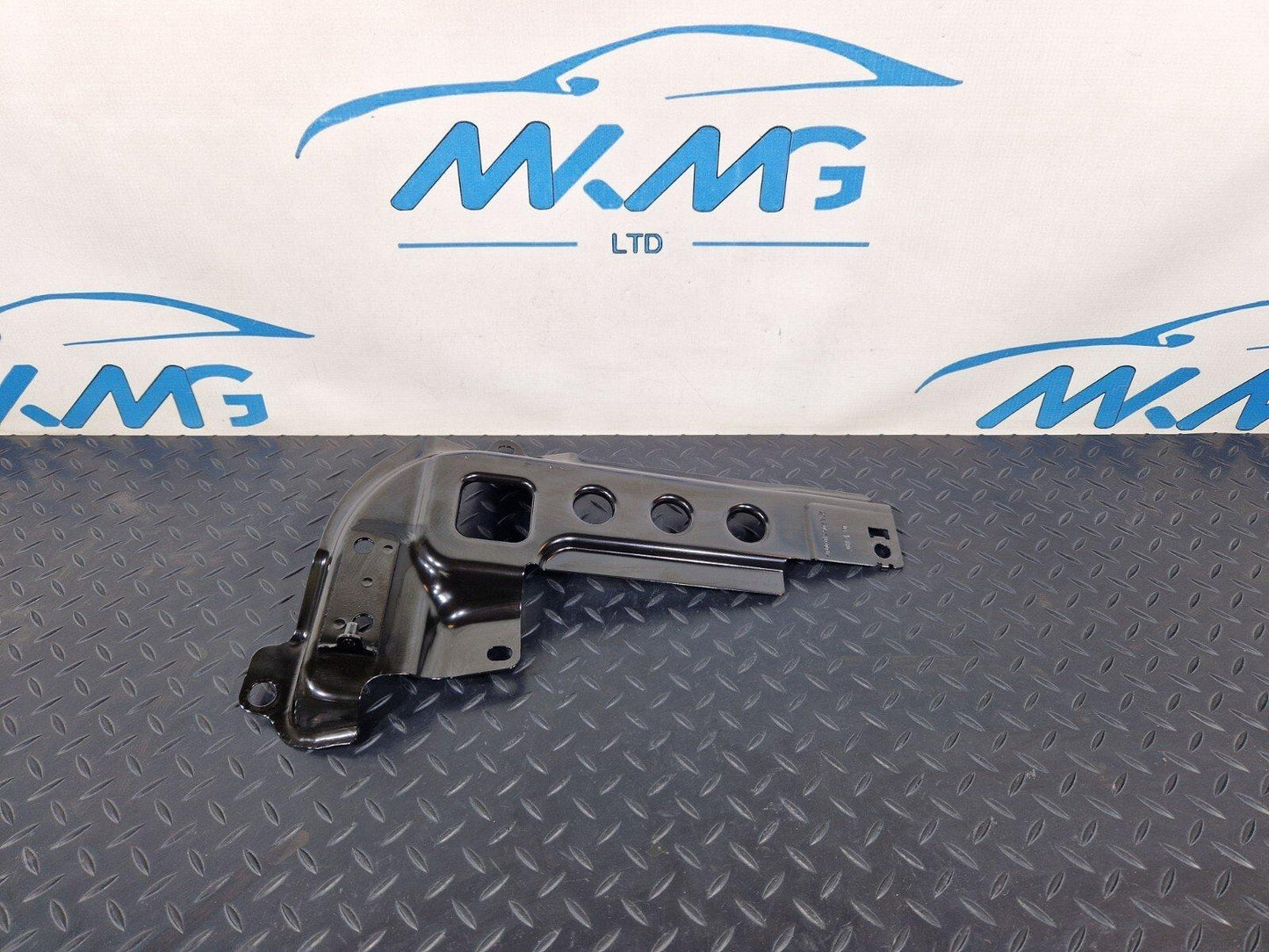 14-21 MERCEDES BENZ C200 W205 BOOT TRUNK FLOOR RIGHT SUPPORT BRACKET A2056100002
