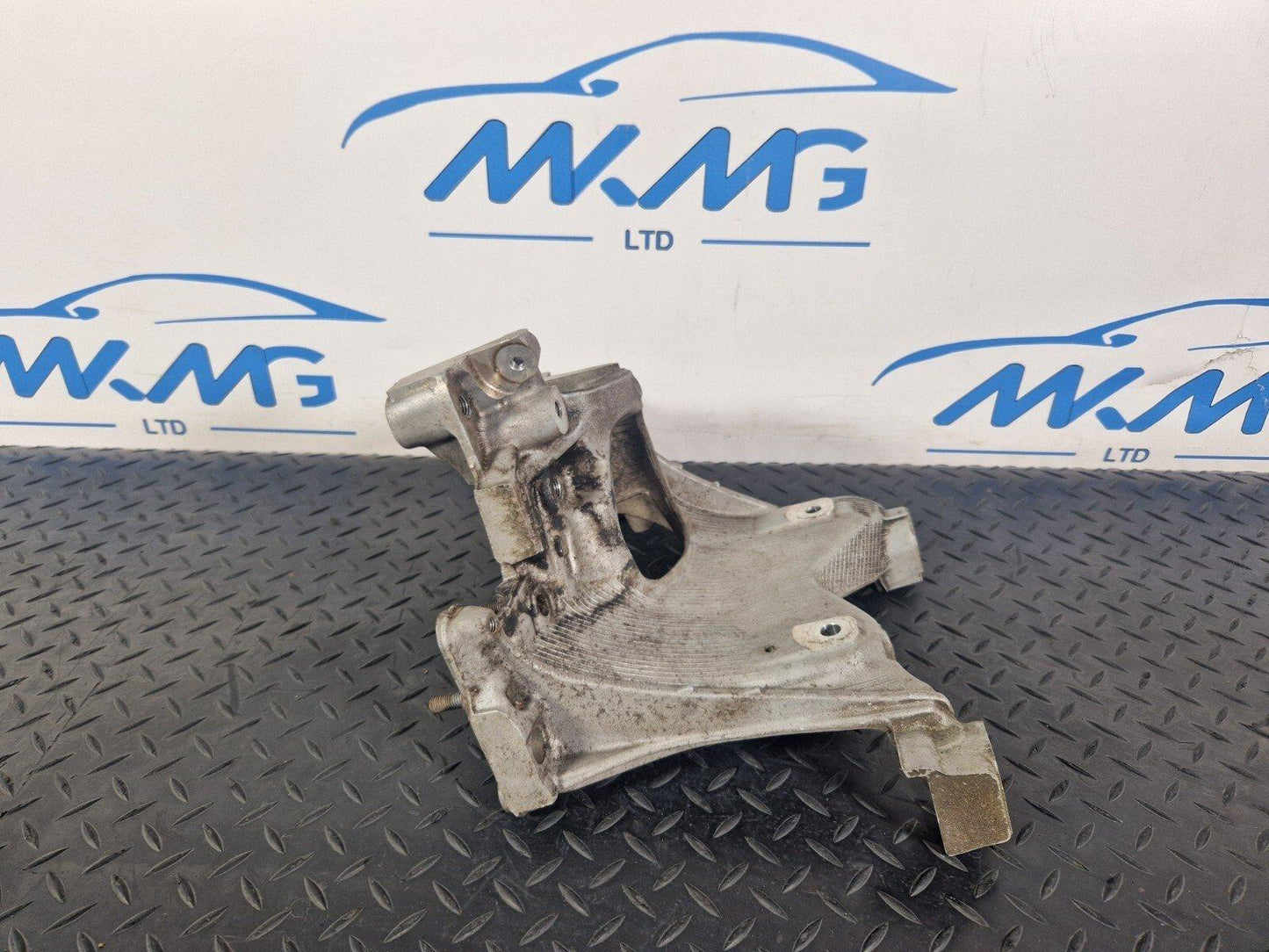 16-19 AUDI A4 B9 GENUINE FRONT LEFT N/S SUBFRAME MOUNT BRACKET 8W0399295E