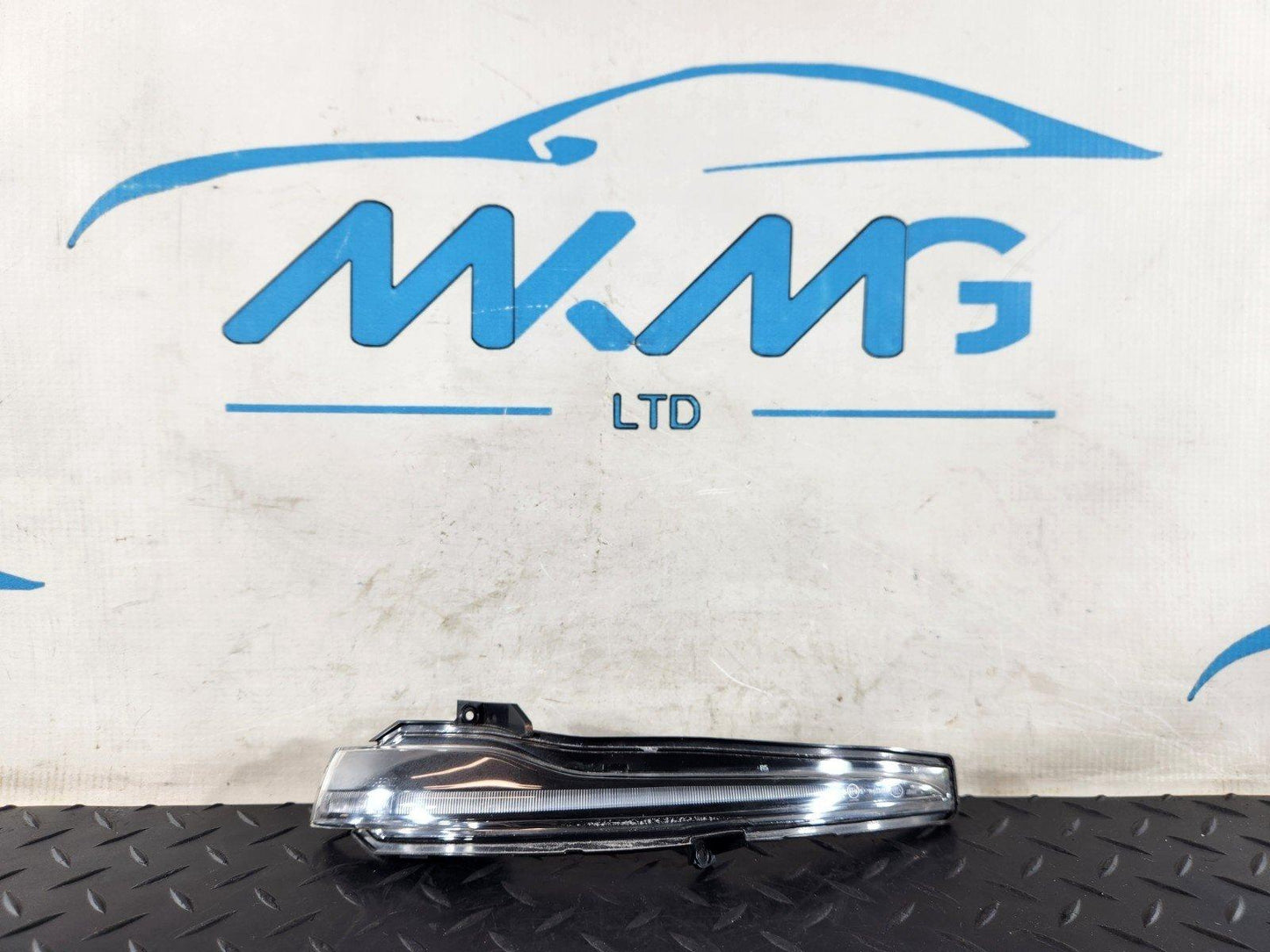 MERCEDES BENZ B CLASS W247 RIGHT O/S WING MIRROR TURN SIGNAL LIGHT A0999064601